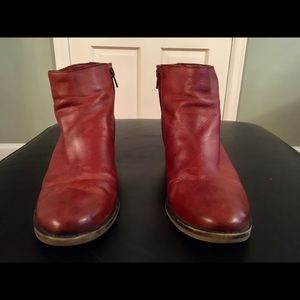 Naturalizer Red Ankle Boot size 9 w/2” heel